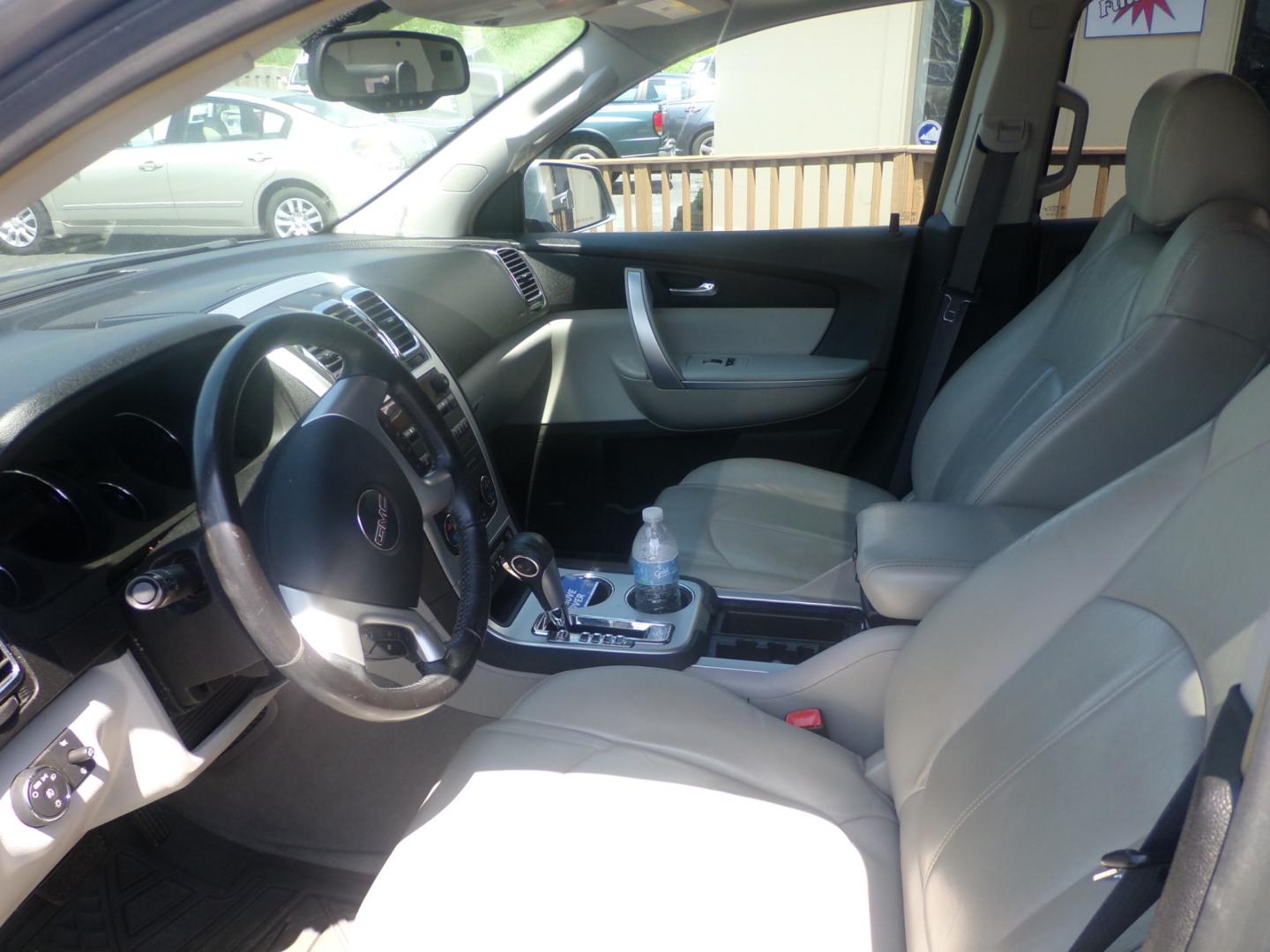 2008 Blue GMC Acadia SLT-2 FWD (1GKER33758J) with an 3.6L V6 DOHC 24V engine, 6-Speed Automatic Overdrive transmission, located at 5700 Curlew Drive, Norfolk, VA, 23502, (757) 455-6330, 36.841885, -76.209412 - Photo#7